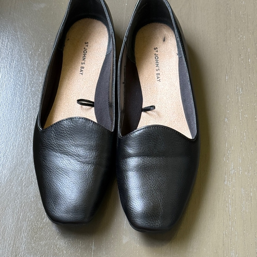St. John's Bay Black Leather Flats Timeless Design